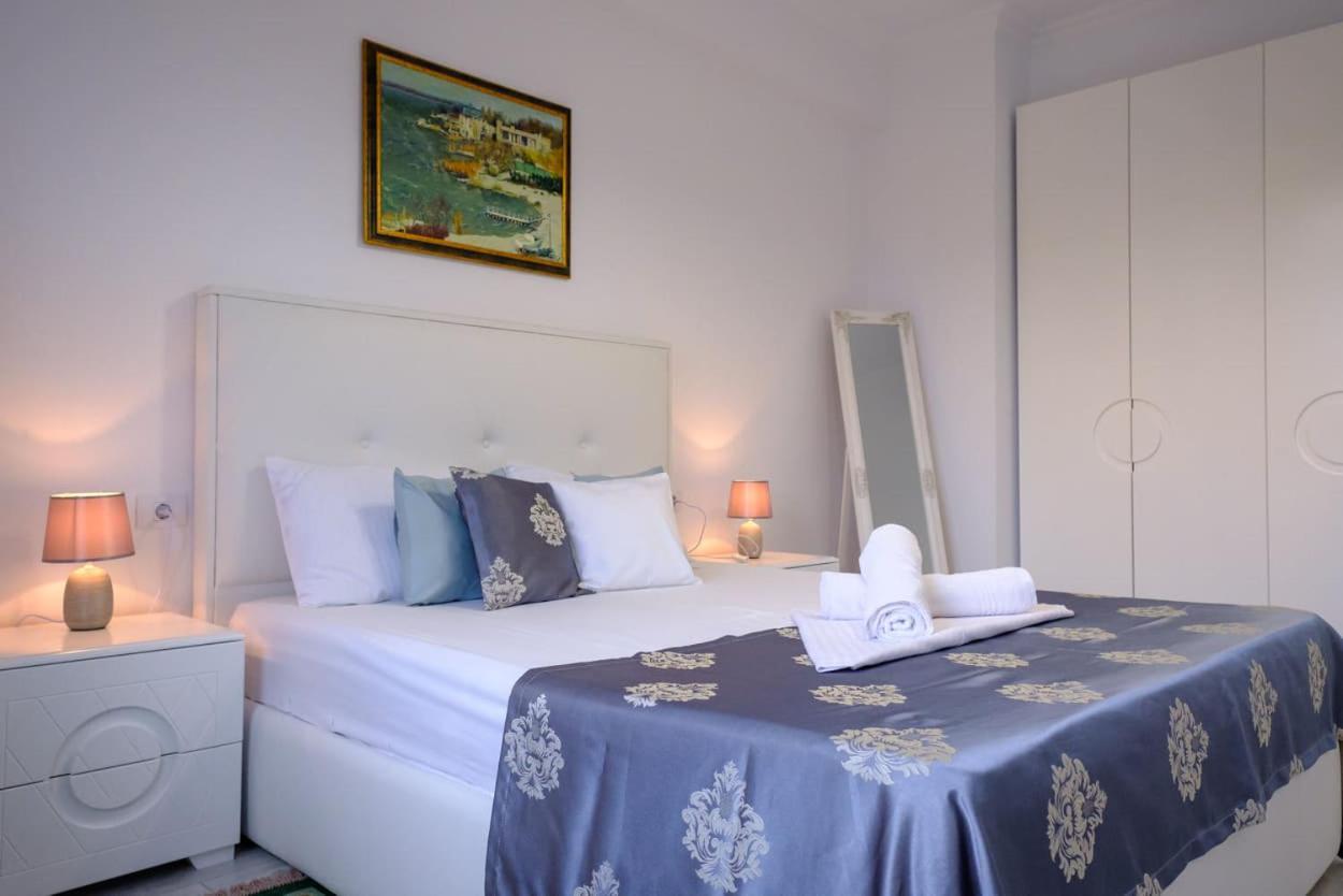Nicole Apartament Solid House *