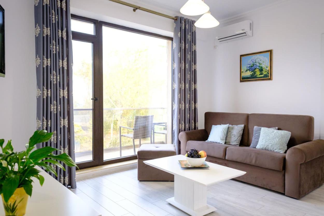 Nicole Apartament Solid House
